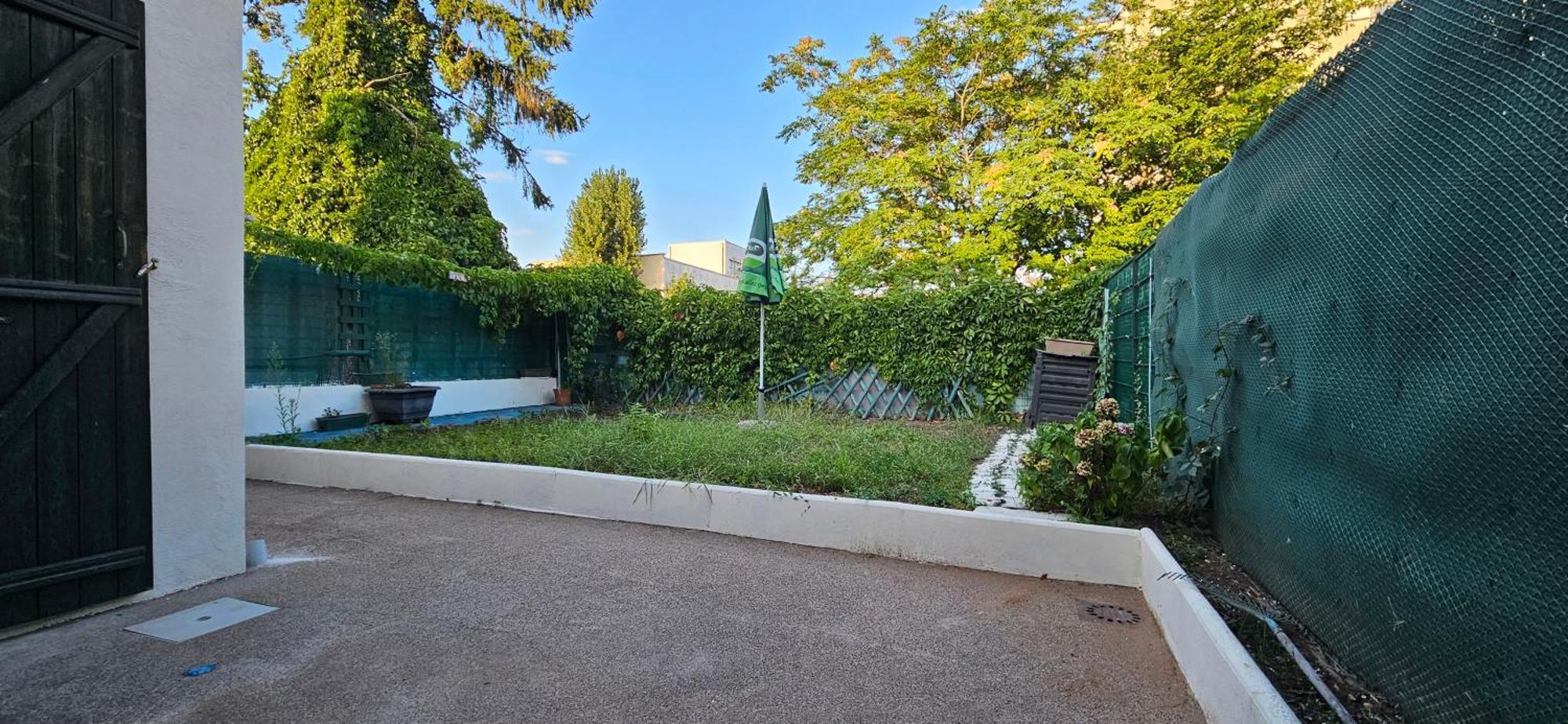 Charmante Maison Avec Jardin Sans Vis-A-Vis Saint-Fons Exterior foto