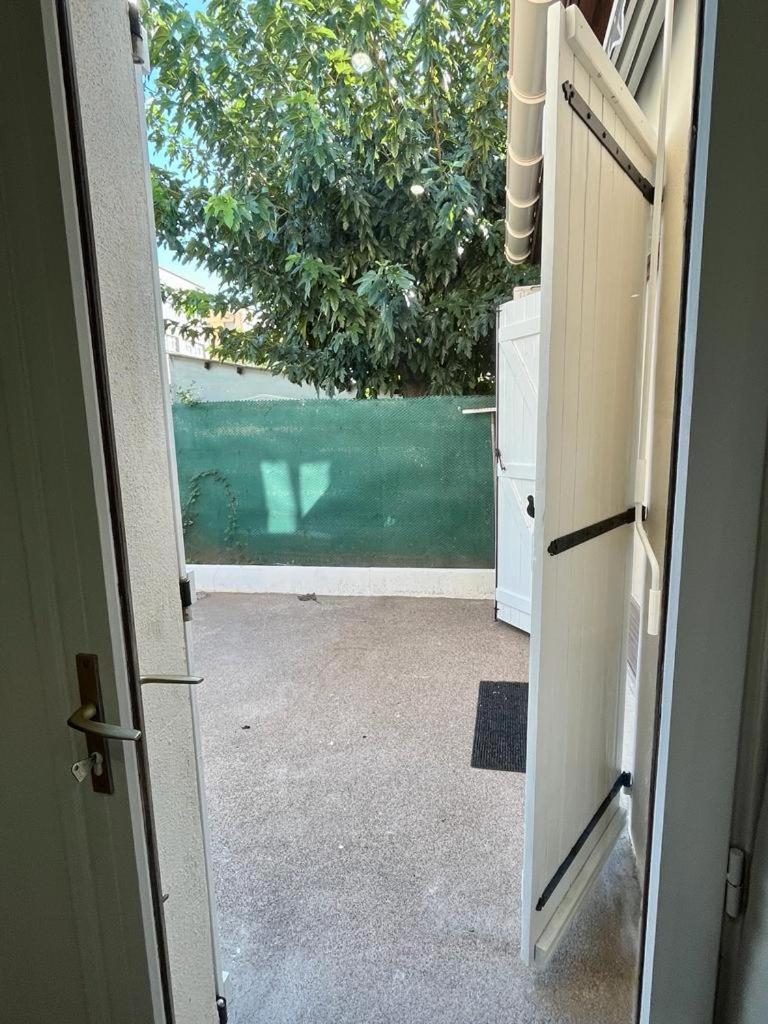 Charmante Maison Avec Jardin Sans Vis-A-Vis Saint-Fons Exterior foto