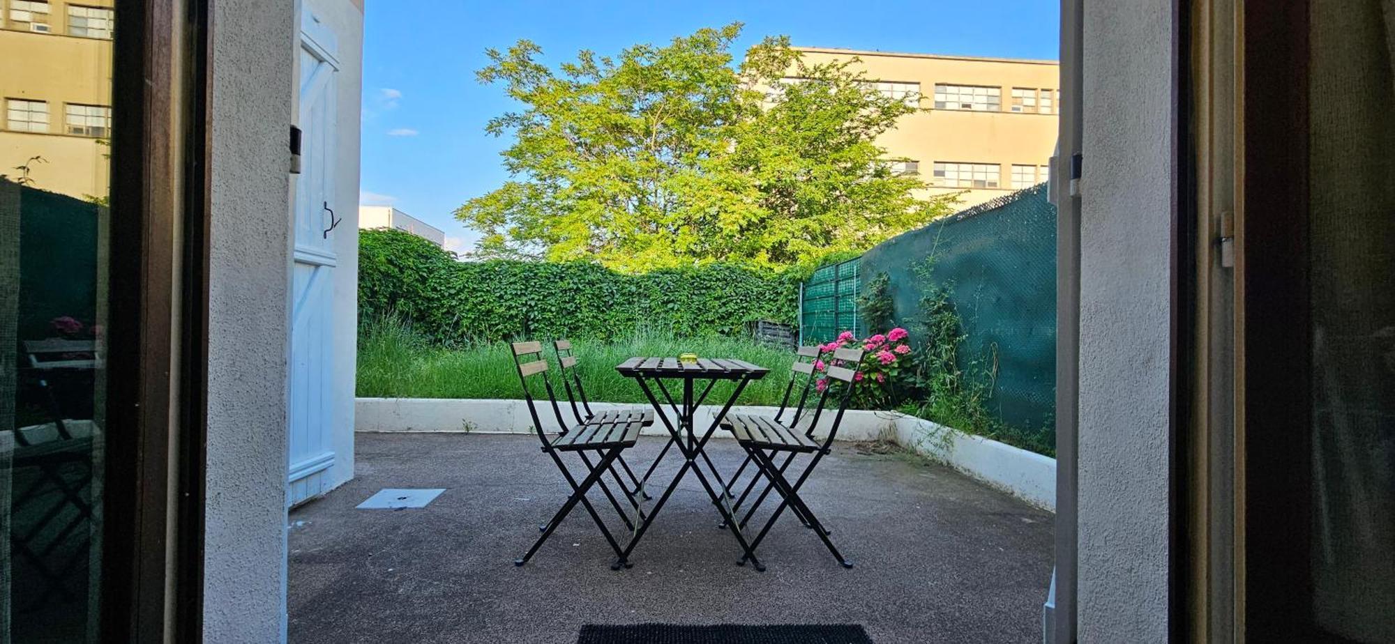 Charmante Maison Avec Jardin Sans Vis-A-Vis Saint-Fons Exterior foto