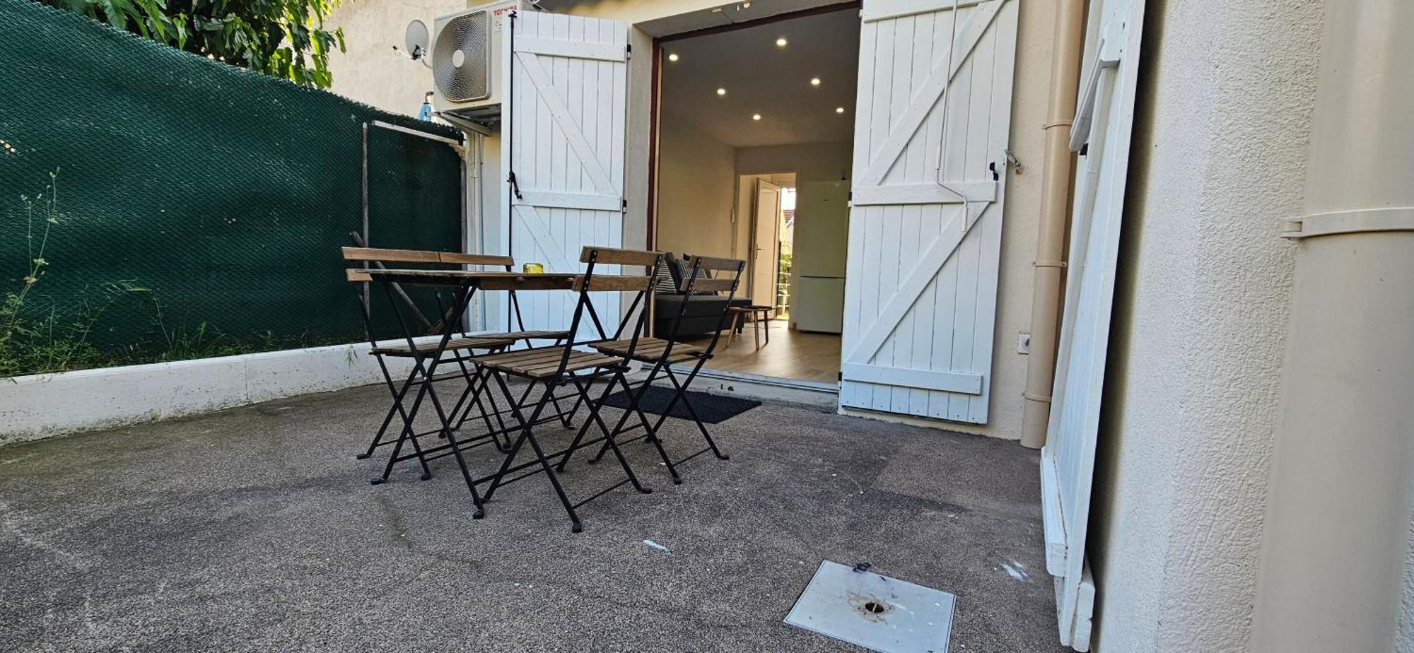 Charmante Maison Avec Jardin Sans Vis-A-Vis Saint-Fons Exterior foto